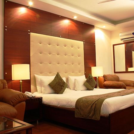 Oyo 367 Hotel Forest Green Нью-Делі Екстер'єр фото