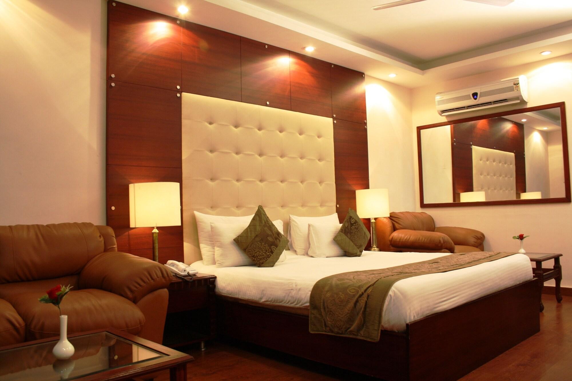 Oyo 367 Hotel Forest Green Нью-Делі Екстер'єр фото