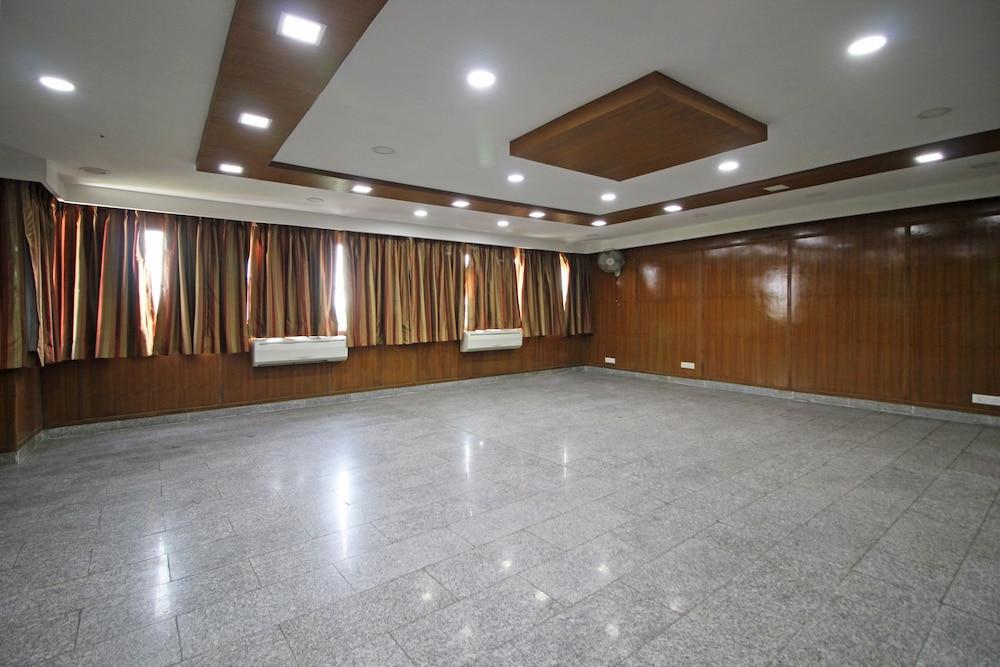 Oyo 367 Hotel Forest Green Нью-Делі Екстер'єр фото