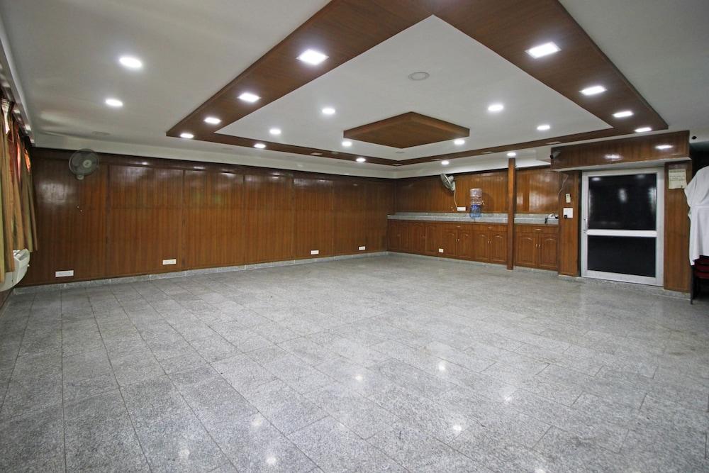 Oyo 367 Hotel Forest Green Нью-Делі Екстер'єр фото
