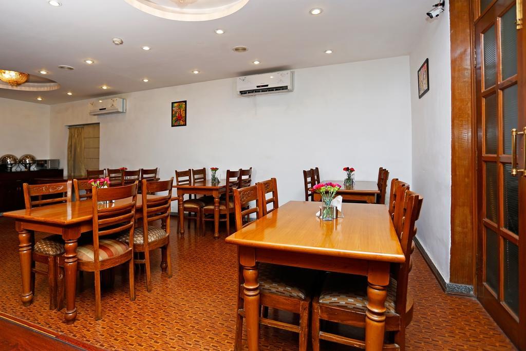 Oyo 367 Hotel Forest Green Нью-Делі Екстер'єр фото