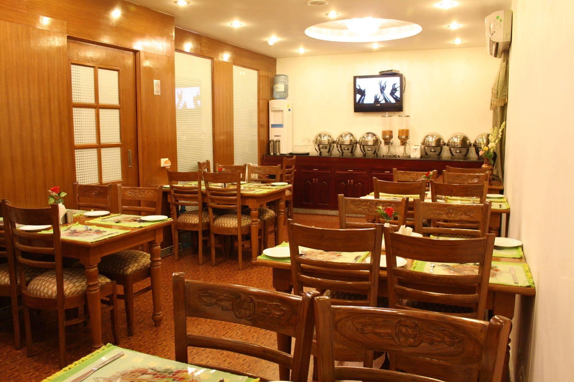 Oyo 367 Hotel Forest Green Нью-Делі Ресторан фото